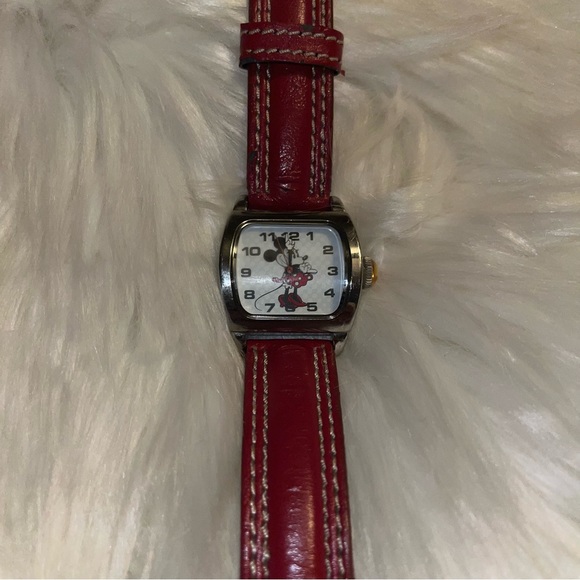 Disney watch by Seiko Minnie Mouse stainless steel red strap with comics - Picture 11 of 12